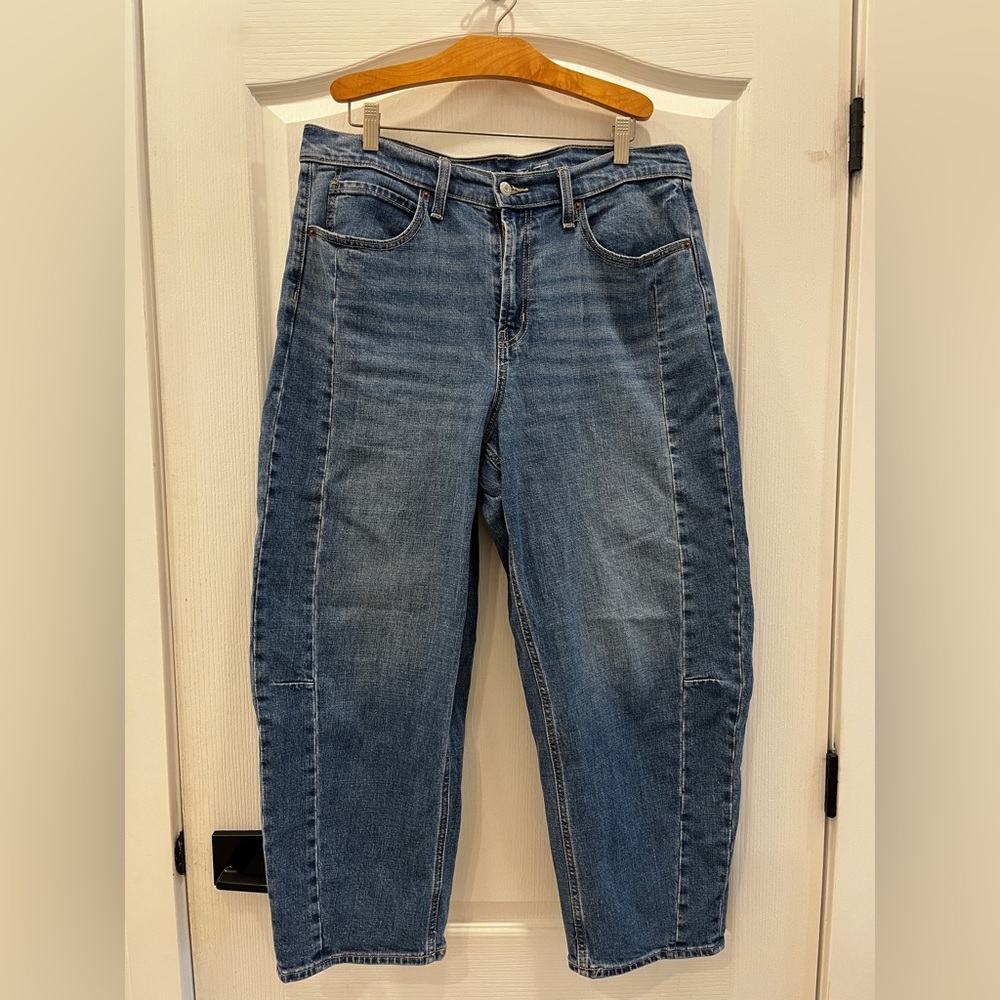 Old Navy Women's Barrel Jeans in Blue